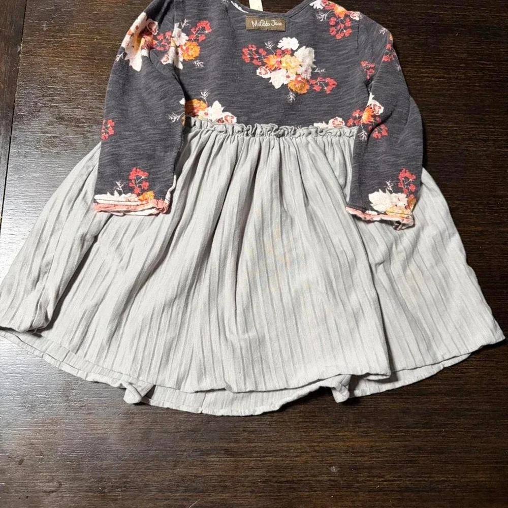 Multicoloured floral babydoll dress with ruffles and buttons. Size: 18-24M